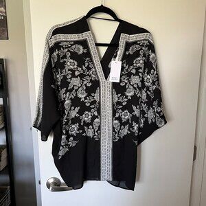 NWT Rose & Olive Black and White Floral Print top Size Large